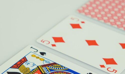 Klädpoker jämfört med Texas Hold’em: Ett spel av skicklighet möter ett spel av mod